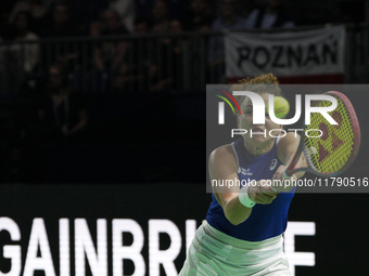 MALAGA, SPAIN - NOVEMBER 18: Jasmine Paolini of Team Italy in her singles match against Iga Swiatek of Team Poland in the Semi-Final tie bet...