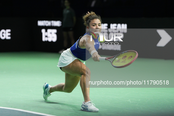 MALAGA, SPAIN - NOVEMBER 18: Jasmine Paolini of Team Italy in her singles match against Iga Swiatek of Team Poland in the Semi-Final tie bet...