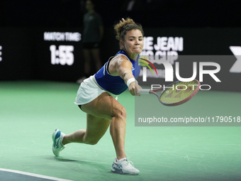 MALAGA, SPAIN - NOVEMBER 18: Jasmine Paolini of Team Italy in her singles match against Iga Swiatek of Team Poland in the Semi-Final tie bet...