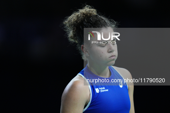 MALAGA, SPAIN - NOVEMBER 18: Jasmine Paolini of Team Italy in her singles match against Iga Swiatek of Team Poland in the Semi-Final tie bet...