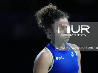 MALAGA, SPAIN - NOVEMBER 18: Jasmine Paolini of Team Italy in her singles match against Iga Swiatek of Team Poland in the Semi-Final tie bet...