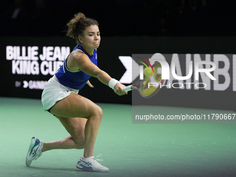 MALAGA, SPAIN - NOVEMBER 18: Jasmine Paolini of Team Italy in her singles match against Iga Swiatek of Team Poland in the Semi-Final tie bet...