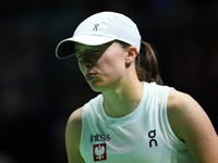 MALAGA, SPAIN - NOVEMBER 18: Iga Swiatek of Team Poland in her singles match against Jasmine Paolini of Team Italy in the Semi-Final tie bet...