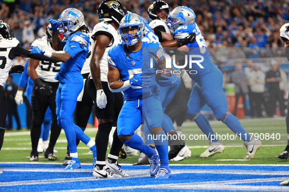 DETROIT,MICHIGAN-November 17: Detroit Lions running back David Montgomery (5) scores a touchdown during the first half of an NFL football ga...