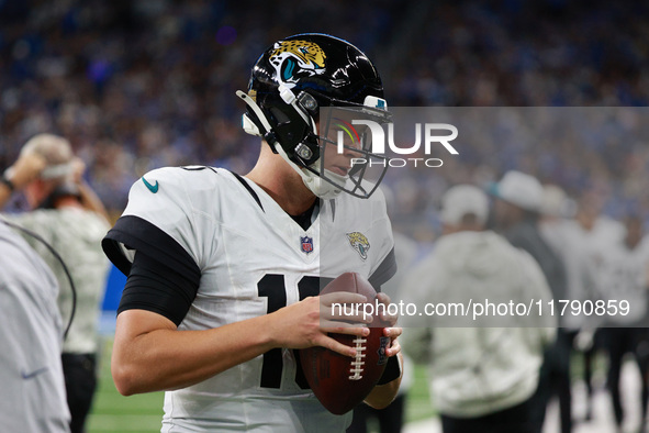 DETROIT,MICHIGAN-November 17: Jacksonville Jaguars quarterback Mac Jones (10) warms up during the first half of an NFL football game between...