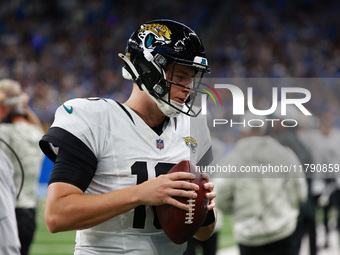 DETROIT,MICHIGAN-November 17: Jacksonville Jaguars quarterback Mac Jones (10) warms up during the first half of an NFL football game between...