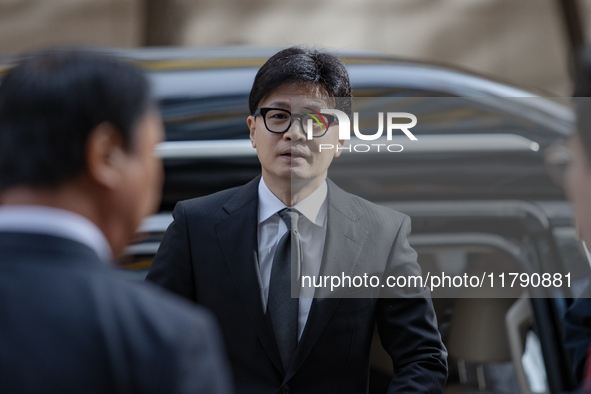 Han Dong-hoon, leader of the People Power Party, arrives at the Korean Federation of Trade Unions headquarters in Yeouido for a meeting with...