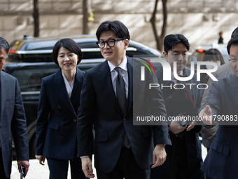 Han Dong-hoon, leader of the People Power Party, arrives at the Korean Federation of Trade Unions headquarters in Yeouido for a meeting with...