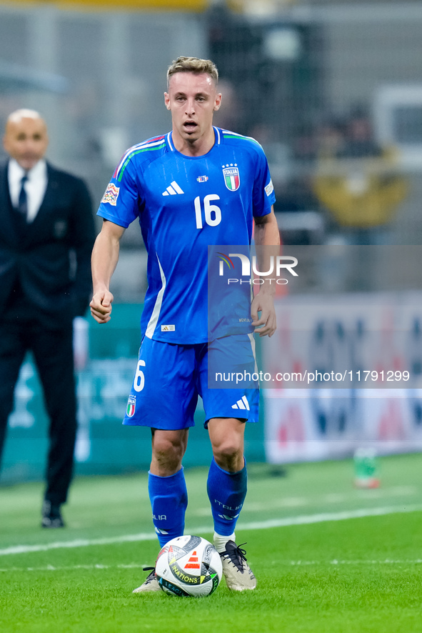 Davide Frattesi of Italy during the UEFA Nations League 2024/25 League A Group 2 match between Italy and France at Stadio Giuseppe Meazza on...