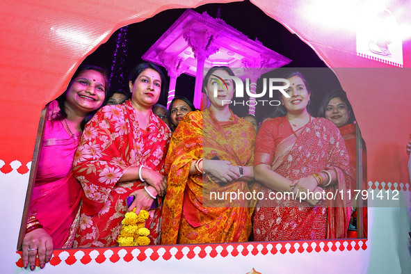 Rajasthan Deputy Chief Minister Diya Kumari with JMC Greater Mayor Somya Gurjar during the 'Deepdan' celebration on the occasion of the foun...