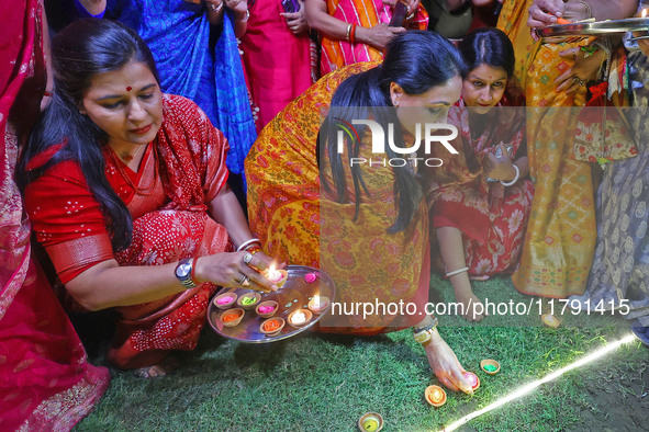 Rajasthan Deputy Chief Minister Diya Kumari and JMC Greater Mayor Somya Gurjar light earthen lamps during the 'Deepdan' celebration on the o...