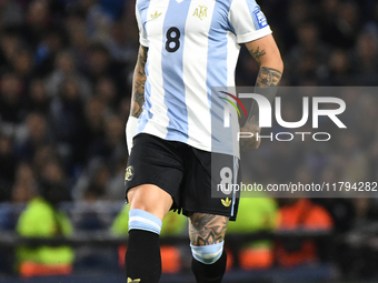 Enzo Fernandez of Argentina plays during the match between Argentina and Peru at Alberto J. Armando - La Bombonera Stadium in Buenos Aires,...