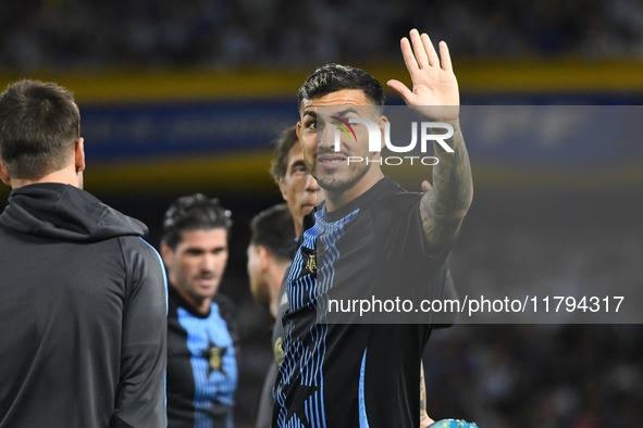 Leandro Paredes of Argentina warms up before the match between Argentina and Peru at Alberto J. Armando - La Bombonera Stadium, on November...