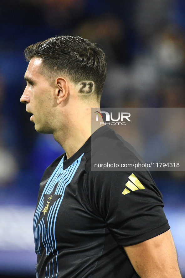 Emiliano Martinez of Argentina warms up before the match between Argentina and Peru at Alberto J. Armando - La Bombonera Stadium, on Novembe...