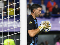 Emiliano Martinez of Argentina warms up before the match between Argentina and Peru at Alberto J. Armando - La Bombonera Stadium, on Novembe...