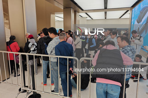 Customers who order Mate X6 foldable screen phones line up in batches at Huawei's global flagship store in Shanghai, China, on November 20,...