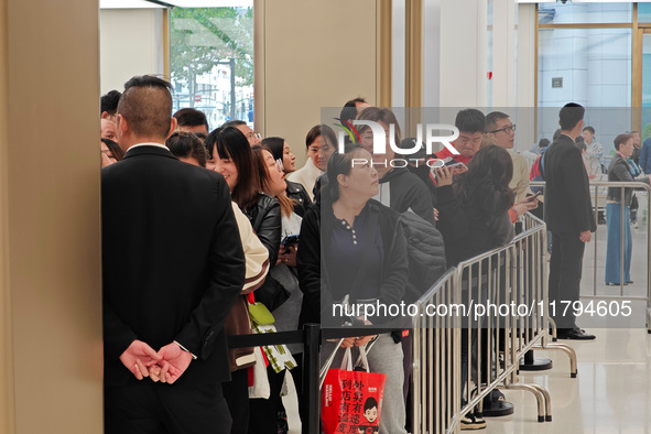 Customers who order Mate X6 foldable screen phones line up in batches at Huawei's global flagship store in Shanghai, China, on November 20,...