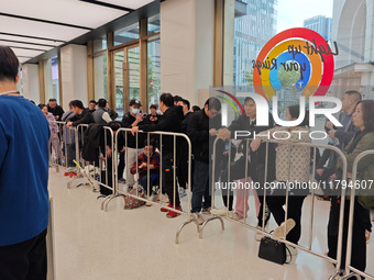 Customers who order Mate X6 foldable screen phones line up in batches at Huawei's global flagship store in Shanghai, China, on November 20,...