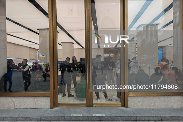 Customers who order Mate X6 foldable screen phones line up in batches at Huawei's global flagship store in Shanghai, China, on November 20,...