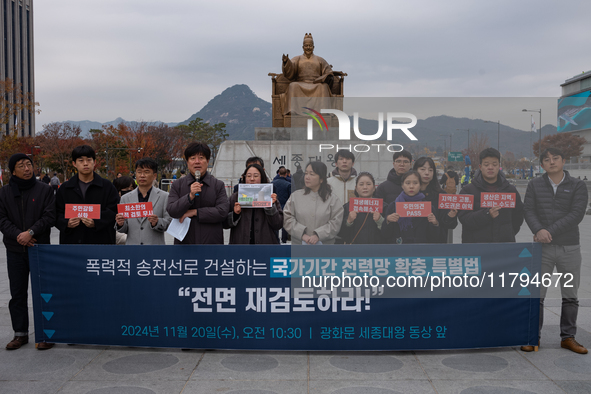 Citizens protest in front of the King Sejong statue at Gwanghwamun Square in Seoul, South Korea, on November 20, 2024, calling for a full re...