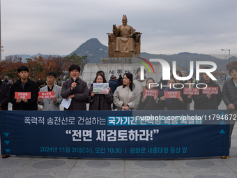 Citizens protest in front of the King Sejong statue at Gwanghwamun Square in Seoul, South Korea, on November 20, 2024, calling for a full re...