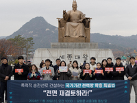 Citizens protest in front of the King Sejong statue at Gwanghwamun Square in Seoul, South Korea, on November 20, 2024, calling for a full re...