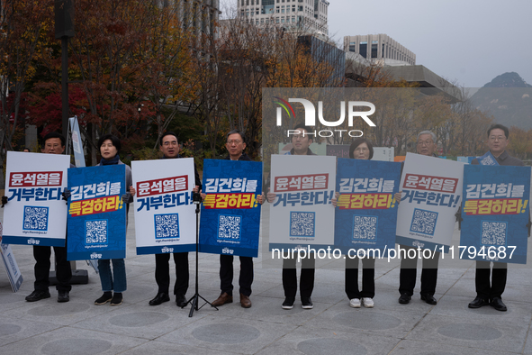 From the second left, Democratic Party lawmakers Baek Hye-ryun, Park Hong-geun, and Chung Sung-ho, along with party officials, hold a placar...