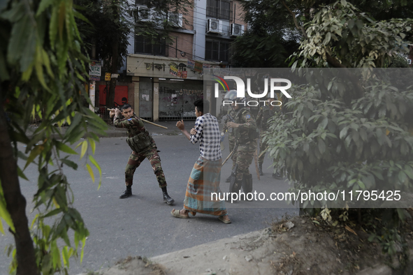 Bangladesh Armed Force personnel arrest picketers amid a clash in Dhaka, Bangladesh, on November 20, 2024. 