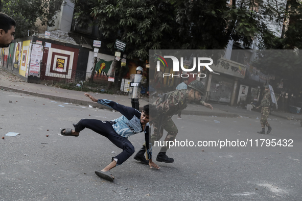 Bangladesh Armed Force personnel arrest picketers amid a clash in Dhaka, Bangladesh, on November 20, 2024. 