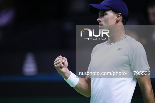 MALAGA, SPAIN - NOVEMBER 20: Daniel Altmaier of Team Germany in his singles match against Gabriel Diallo of Team Canada during the Quarter-F...