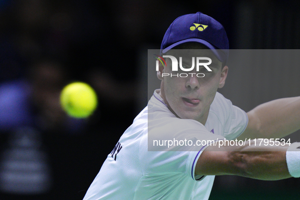 MALAGA, SPAIN - NOVEMBER 20: Daniel Altmaier of Team Germany in his singles match against Gabriel Diallo of Team Canada during the Quarter-F...