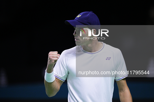 MALAGA, SPAIN - NOVEMBER 20: Daniel Altmaier of Team Germany in his singles match against Gabriel Diallo of Team Canada during the Quarter-F...