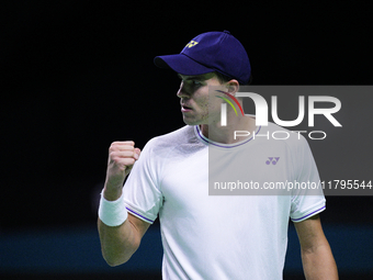 MALAGA, SPAIN - NOVEMBER 20: Daniel Altmaier of Team Germany in his singles match against Gabriel Diallo of Team Canada during the Quarter-F...