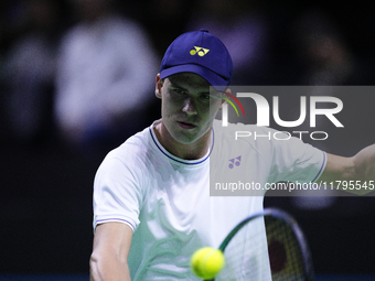 MALAGA, SPAIN - NOVEMBER 20: Daniel Altmaier of Team Germany in his singles match against Gabriel Diallo of Team Canada during the Quarter-F...