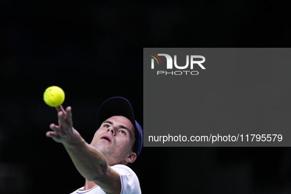 MALAGA, SPAIN - NOVEMBER 20: Daniel Altmaier of Team Germany in his singles match against Gabriel Diallo of Team Canada during the Quarter-F...