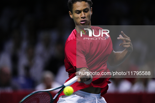 MALAGA, SPAIN - NOVEMBER 20: Gabriel Diallo of Team Canada in his singles match against Daniel Altmaier of Team Germany during the Quarter-F...