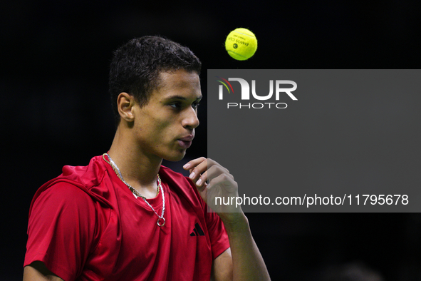 MALAGA, SPAIN - NOVEMBER 20: Gabriel Diallo of Team Canada in his singles match against Daniel Altmaier of Team Germany during the Quarter-F...