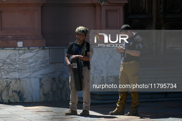 Security officers guard the arrival of Italian Prime Minister Giorgia Meloni at La Casa Rosada in Buenos Aires, Argentina, on November 20, 2...