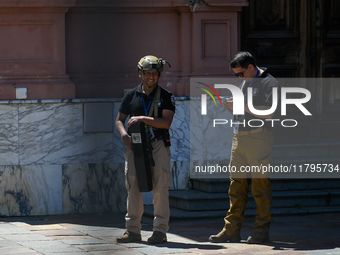 Security officers guard the arrival of Italian Prime Minister Giorgia Meloni at La Casa Rosada in Buenos Aires, Argentina, on November 20, 2...