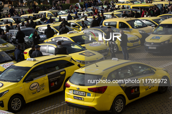 Taxi drivers protest in Sofia, Bulgaria, on November 20, 2024, against the rising costs of mandatory ''Civil Liability'' insurance. They sta...