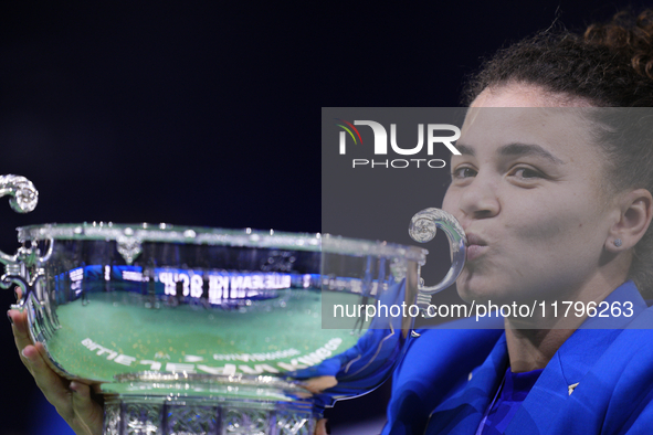 MALAGA, SPAIN - NOVEMBER 20: Jasmine Paolini of Italy celebrates the victory after winners the Billie Jean King Cup Finals at Palacio de Dep...