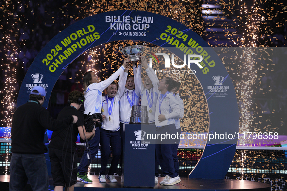 MALAGA, SPAIN - NOVEMBER 20: Jasmine Paolini and her teammates of Italy celebrate the victory after winners the Billie Jean King Cup Finals...