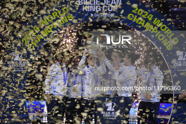 MALAGA, SPAIN - NOVEMBER 20: Jasmine Paolini and her teammates of Italy celebrate the victory after winners the Billie Jean King Cup Finals...