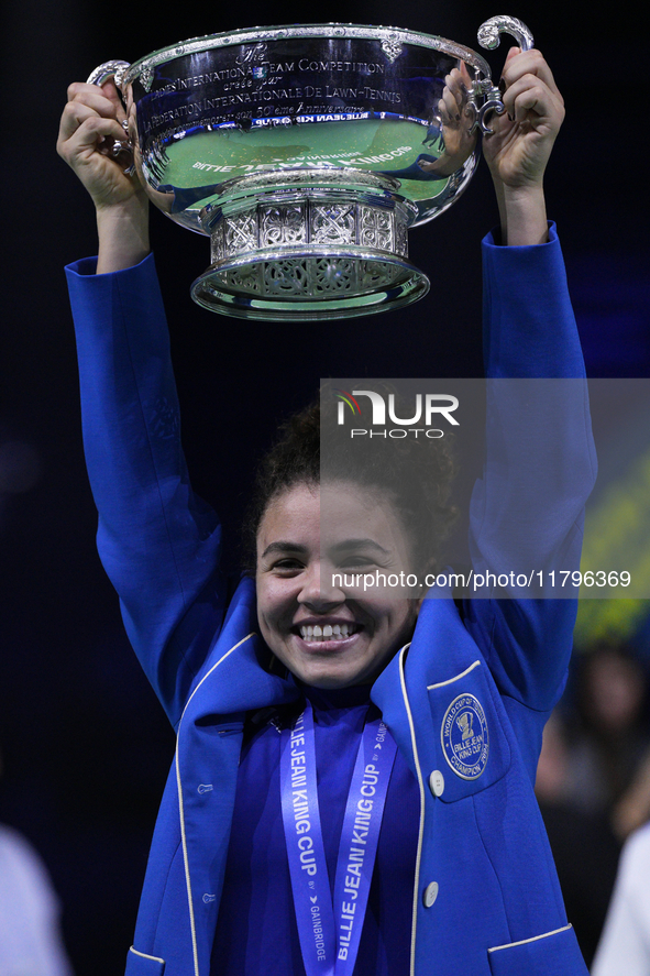 MALAGA, SPAIN - NOVEMBER 20: Jasmine Paolini of Italy celebrates the victory after winners the Billie Jean King Cup Finals at Palacio de Dep...