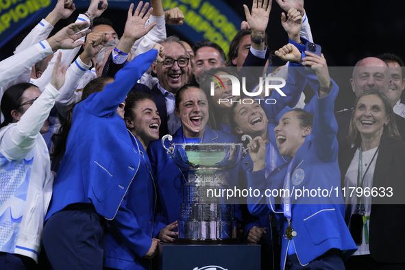 MALAGA, SPAIN - NOVEMBER 20: Jasmine Paolini of Italy and her teammates celebrates the victory after winners the Billie Jean King Cup Finals...