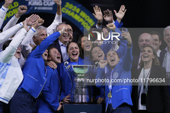 MALAGA, SPAIN - NOVEMBER 20: Jasmine Paolini of Italy and her teammates celebrates the victory after winners the Billie Jean King Cup Finals...