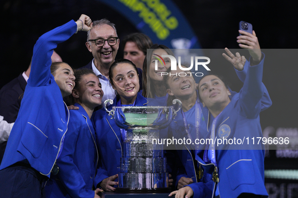 MALAGA, SPAIN - NOVEMBER 20: Jasmine Paolini of Italy and her teammates celebrates the victory after winners the Billie Jean King Cup Finals...