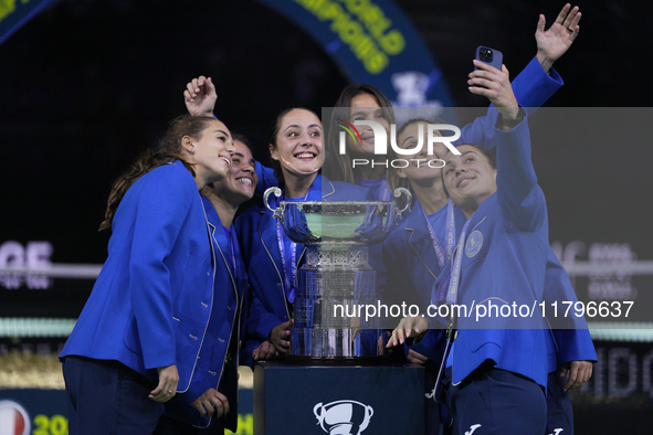 MALAGA, SPAIN - NOVEMBER 20: Jasmine Paolini of Italy and her teammates celebrates the victory after winners the Billie Jean King Cup Finals...