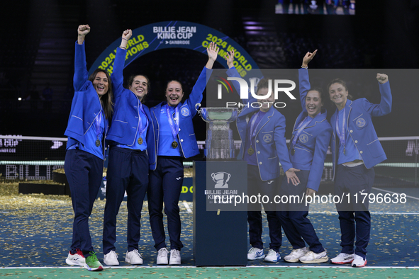 MALAGA, SPAIN - NOVEMBER 20: Jasmine Paolini of Italy and her teammates celebrates the victory after winners the Billie Jean King Cup Finals...