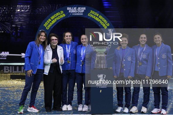 MALAGA, SPAIN - NOVEMBER 20: Jasmine Paolini of Italy and her teammates celebrates the victory after winners the Billie Jean King Cup Finals...